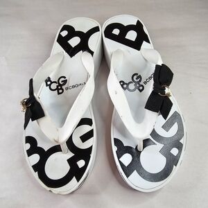 BCBG Girls Womens‎ Flip Flops size.36 w/Charms
